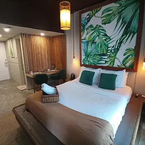 the-staycation-boutique-rooms.angeleshotels.net/